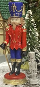 APR149 Nutcracker 125mm Painted White or Red for you to complete