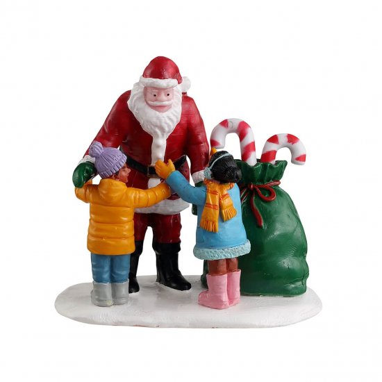 32211 LEMAX Santa Gets A Hug 2023 - Click Image to Close