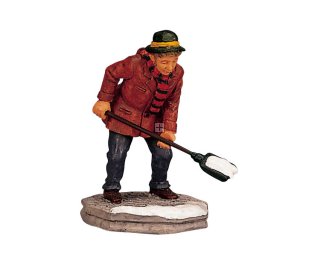22559 Lemax Shovelling Snow 2002