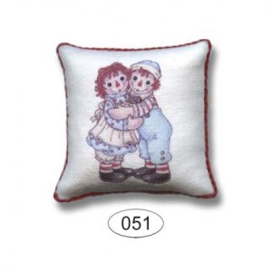 DPIL051 Pillow Hugging Ann & Andy