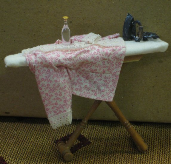 D302 Dollhouse Ironing Board with Shirt 1/12 scale - Click Image to Close