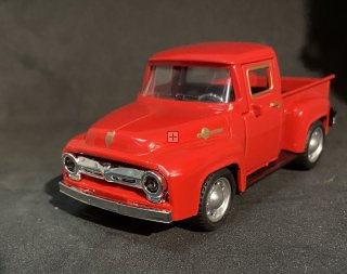 Car Red Truck 1:32 Scale suits Lemax