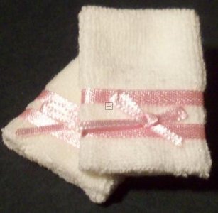 DWT06 Doll House Towels 1/12 th scale dollhouse miniature 1:12