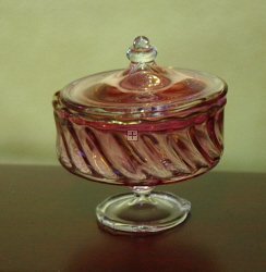 D105GL Doll House Pressed Cranberry Bowl