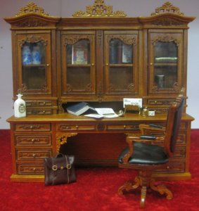 D2528/9 Bespaq Ginsburg Desk Wall Display with chair