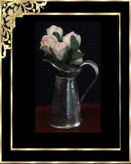 DJG61 Water Jug / Vase Silver does not include roses - Click Image to Close