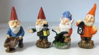 DFCA4528 Gnomes Various Poses Available