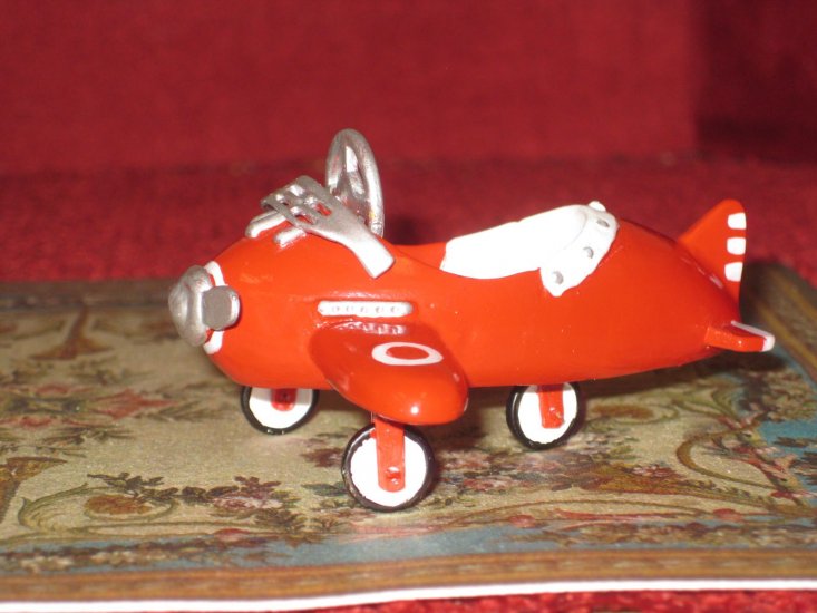 DFCA4251 Dollhouse Childs Ride On Airplane - Click Image to Close