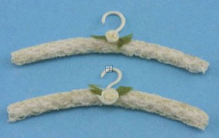 DFCA2715 Doll House Lace Clothes Hanger pair
