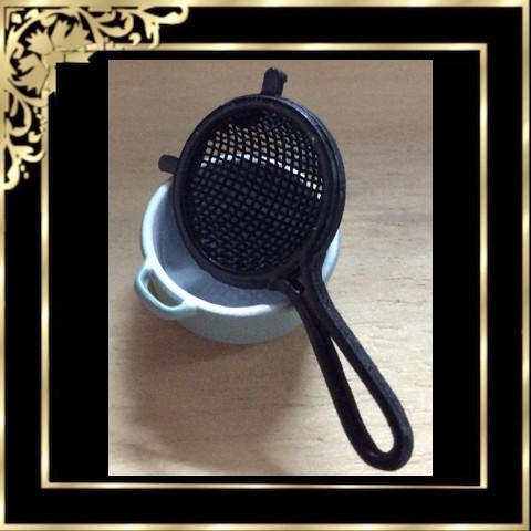 DB1565 Strainer Silver or Black - Click Image to Close