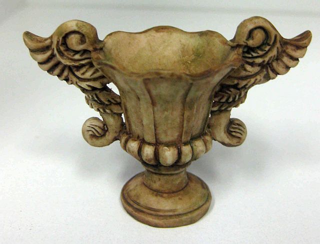 DFCA4477 Urn with Angel Wings Handles - Click Image to Close