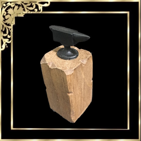 DG783 Anvil on Block of Timber - Click Image to Close