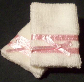 DWT06 Doll House Towels 1/12 th scale dollhouse miniature 1:12 - Click Image to Close