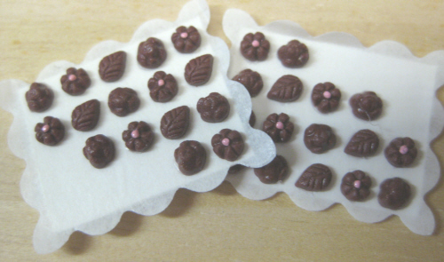 DT4 Dollhouse Tray of Mixed Chocolates - Click Image to Close