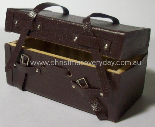 DRL1321 Trunk with straps - Click Image to Close
