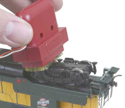 T236 Kadee Locomotive Wheel Cleaner - Click Image to Close